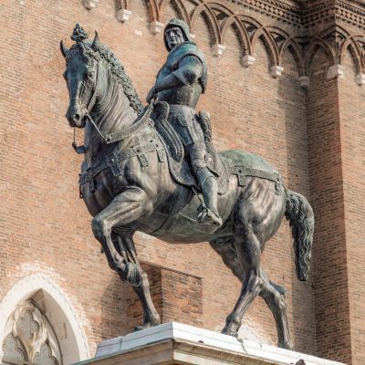 Andrea_del_Verrocchio_Monumento_Bartolomeo_Colleoni-1340x1200