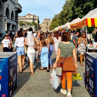 bergamo-lo-sbarazzo-fa-il-pienone-tre-giorni-di-offerte-e-successo-per-i-gazeb_3bcef7e0-8c03-11f0-bb73-e14b66d64ae4_1920_1080