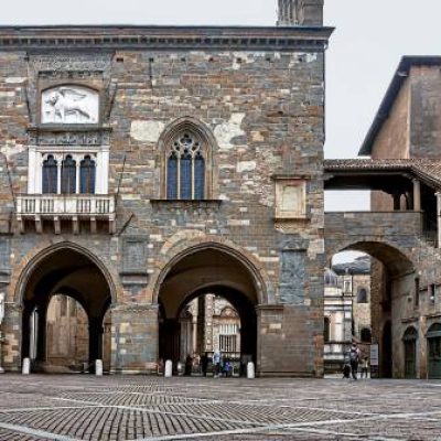 bergamo_piazza_vecchia_02_palazzo_ragione_jpg_640_336_cover_70
