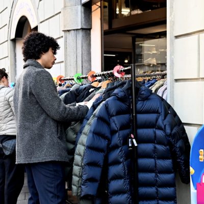 sbarazzo-primo-giorno-di-shopping-in-centro-si-va-avanti-fino-a-domenica-vi_c69eeb30-1990-11f1-b839-8063e8bdc6b5_1920_1080
